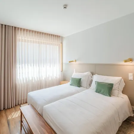 Stylish With Balcony Oporto